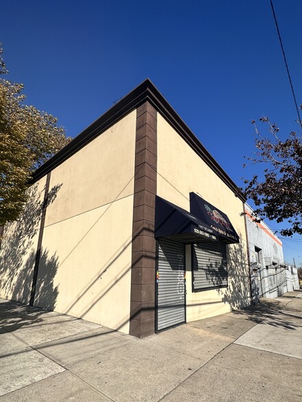 Primary Photo Of 1323 Randall Ave, Bronx Freestanding For Lease