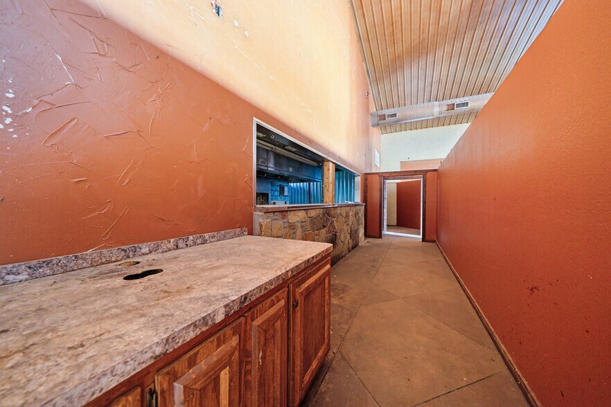 More Photos Of 410 S Interstate 35, Pearsall Storefront Retail Office For Lease