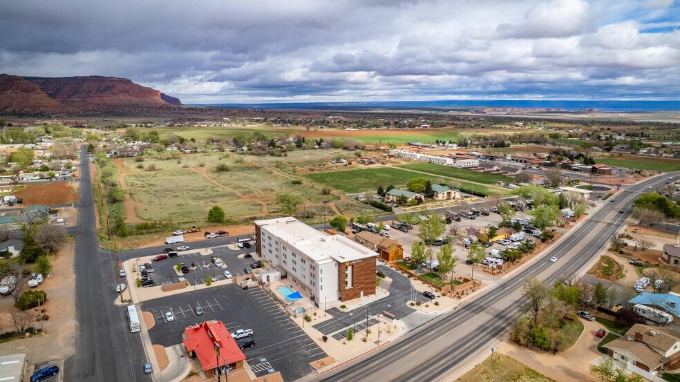 More Photos Of 465 S 100 E, Kanab Hospitality For Sale