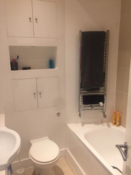 More Photos Of 63 Courthill Road Rd, London Specialty For Sale