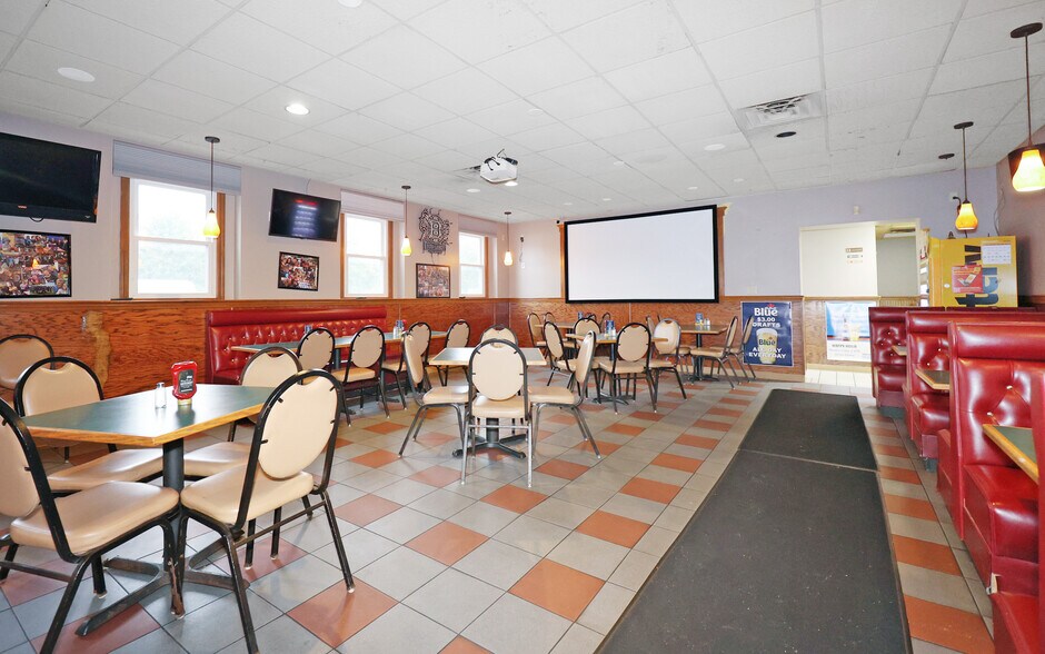 More Photos Of 128 Maple St, Manchester Restaurant For Sale