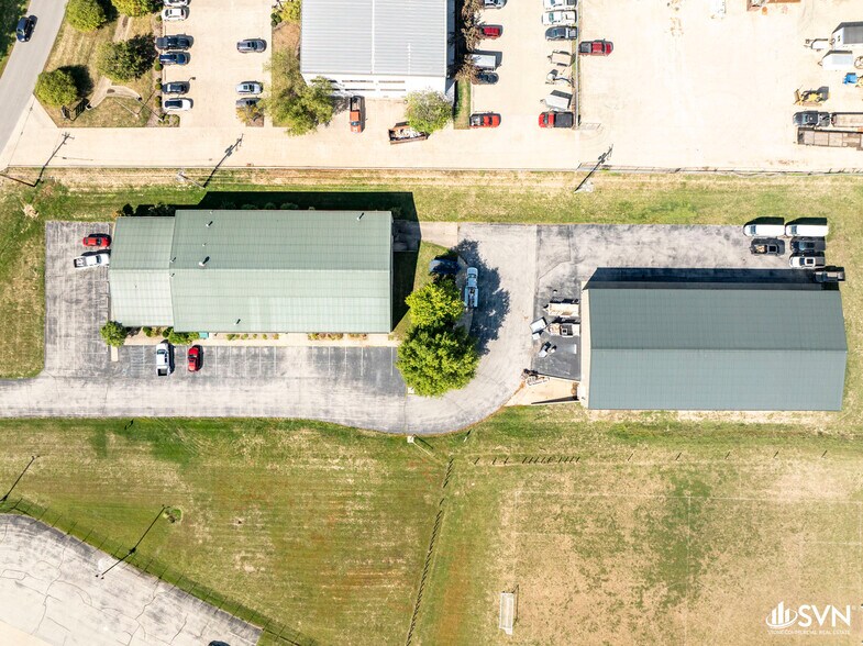 More Photos Of 129 Fieldview Dr, Versailles Warehouse For Sale