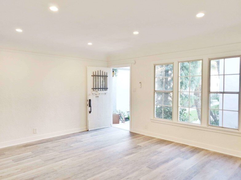 More Photos Of 537 N Orange Dr, Los Angeles Apartments For Sale