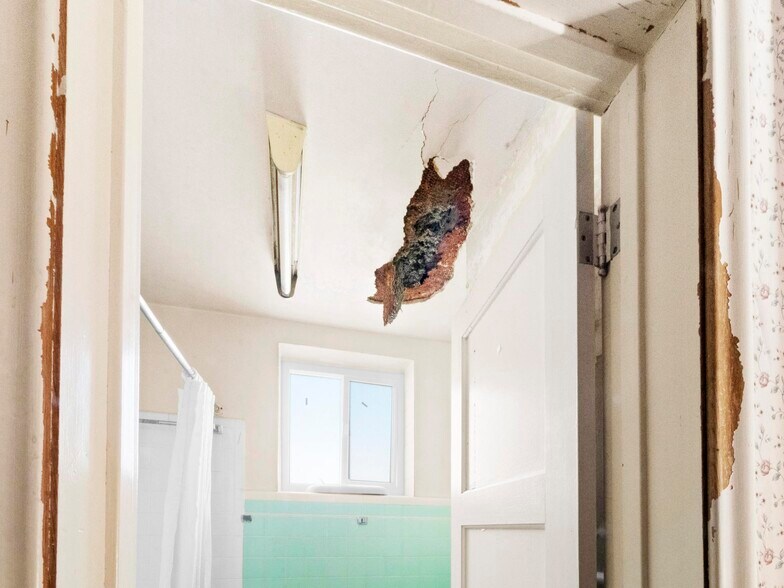 More Photos Of 905 W Spruce St, Rawlins Hotel For Sale