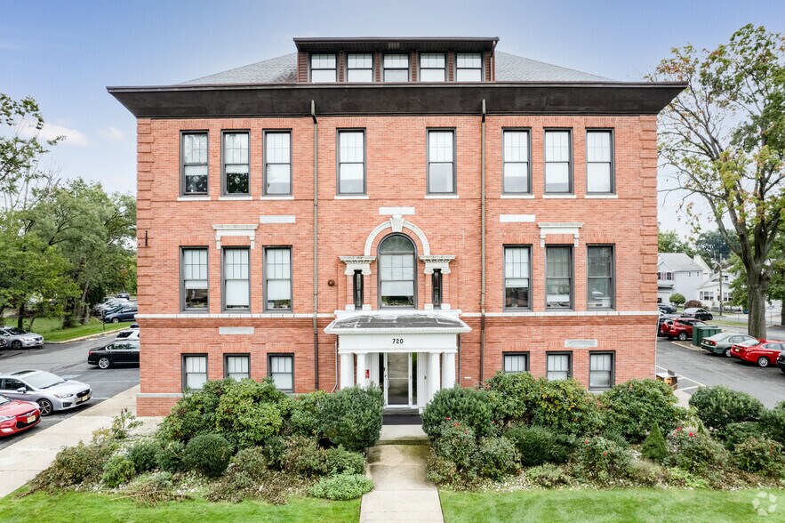 More Photos Of 720 King Georges Post Rd, Fords Office For Lease