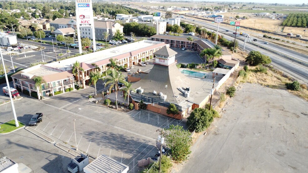 More Photos Of 2000 E Childs Ave, Merced Restaurant For Lease