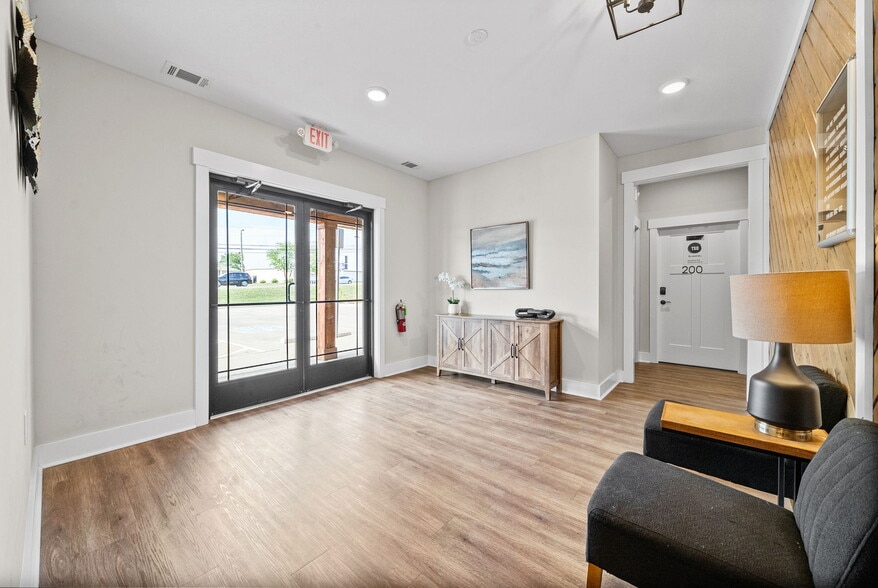 More Photos Of 159 Darlene Dr, Clarksville Office For Lease