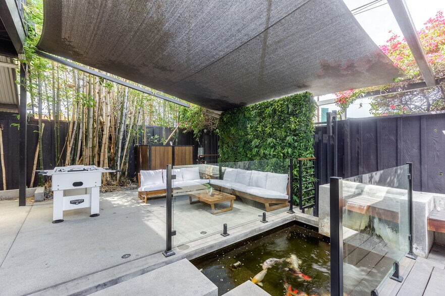 More Photos Of 1746 Abbot Kinney Blvd, Venice Loft Creative Space For Lease