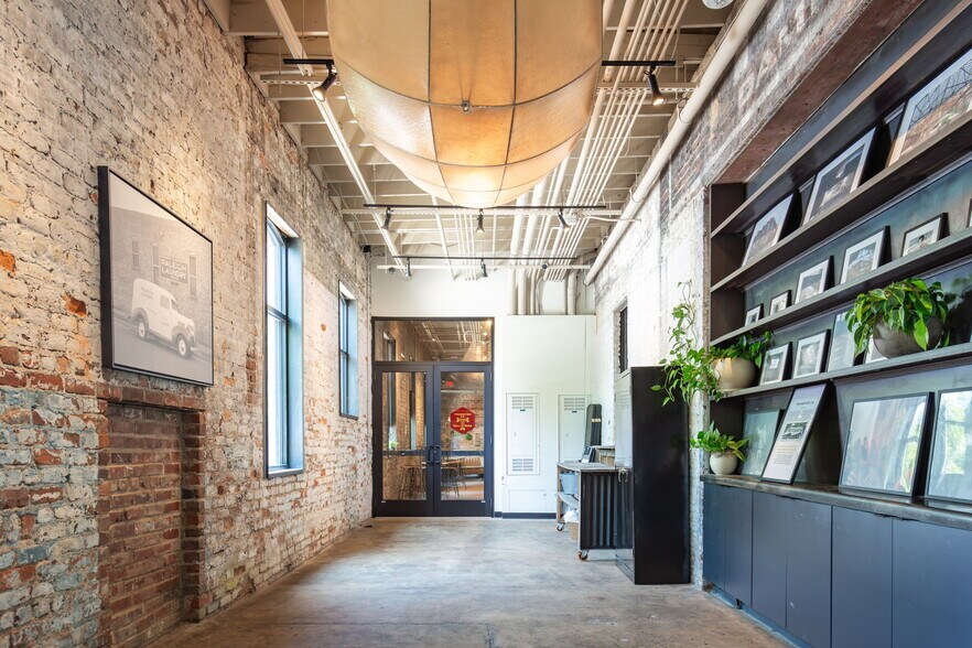 More Photos Of 500 E Davie St, Raleigh Restaurant For Lease