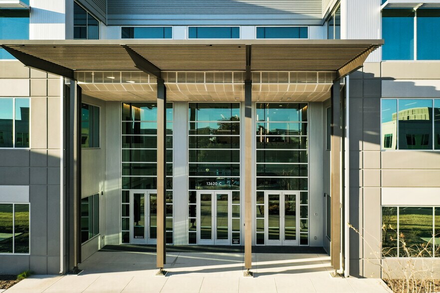 More Photos Of 13620 Ranch Road 620 N, Austin Unknown For Lease