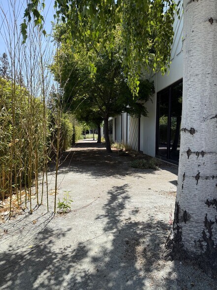 More Photos Of 10161-10181 Bubb Rd, Cupertino Research And Development For Lease