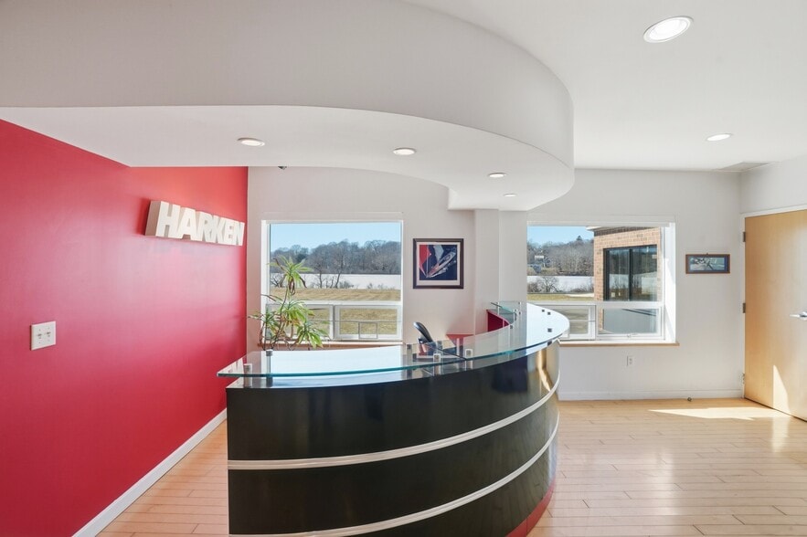 More Photos Of 19 John Clarke Rd, Middletown Office For Sale