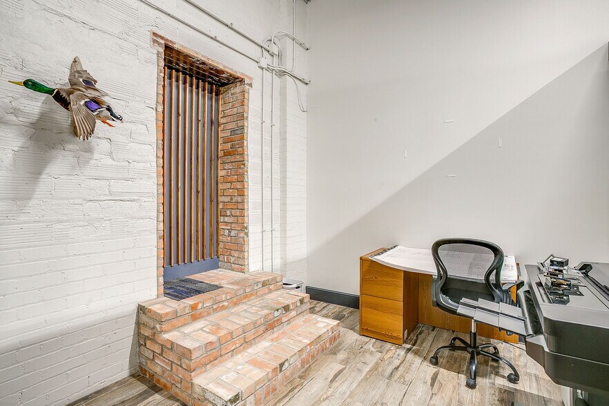 More Photos Of 215-219 S Main St, Fort Worth Storefront Retail Office For Lease