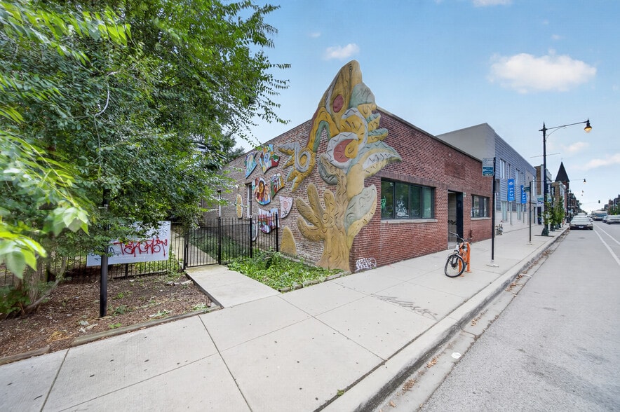 More Photos Of 2125 W North Ave, Chicago Land For Sale