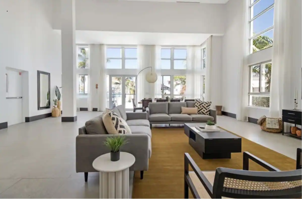 More Photos Of 826 Collins Ave, Miami Beach Storefront Retail Residential For Sale