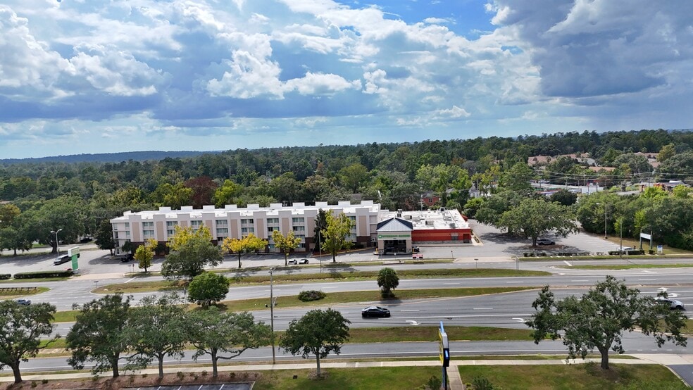 More Photos Of 1355 Apalachee Pky, Tallahassee Hotel For Lease