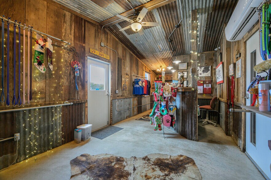 More Photos Of 10963 E US Highway 82, Windom Specialty For Sale