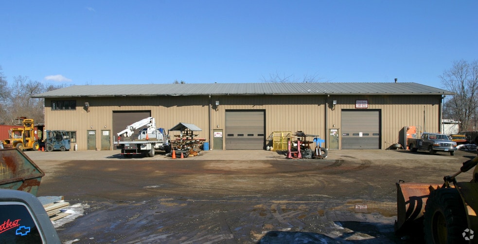 More Photos Of 89 Birch St, Southington Warehouse For Lease