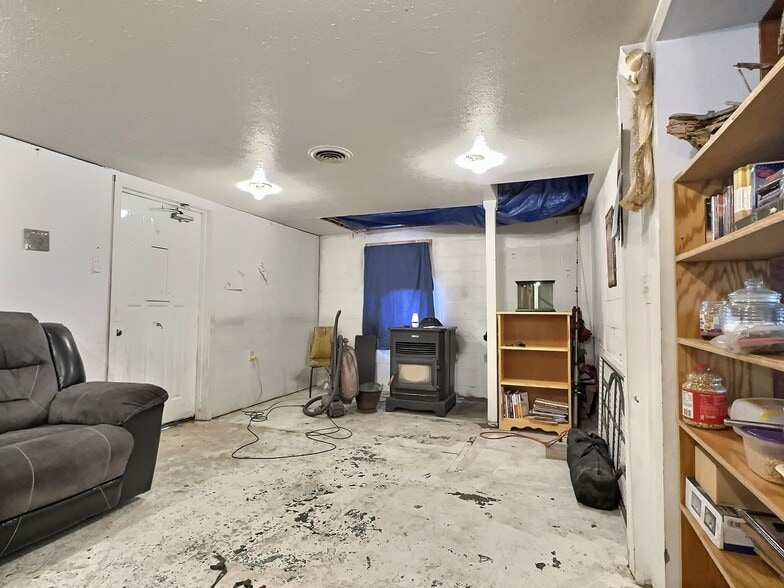 More Photos Of 130 Commercial Ln, Sundance Office For Sale