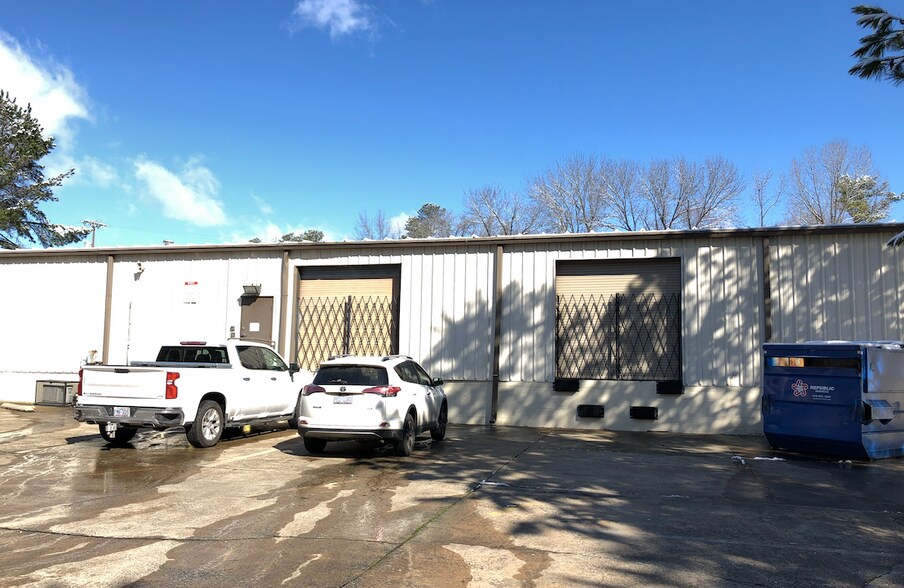 More Photos Of 121 S Lasalle St, Durham Warehouse For Lease