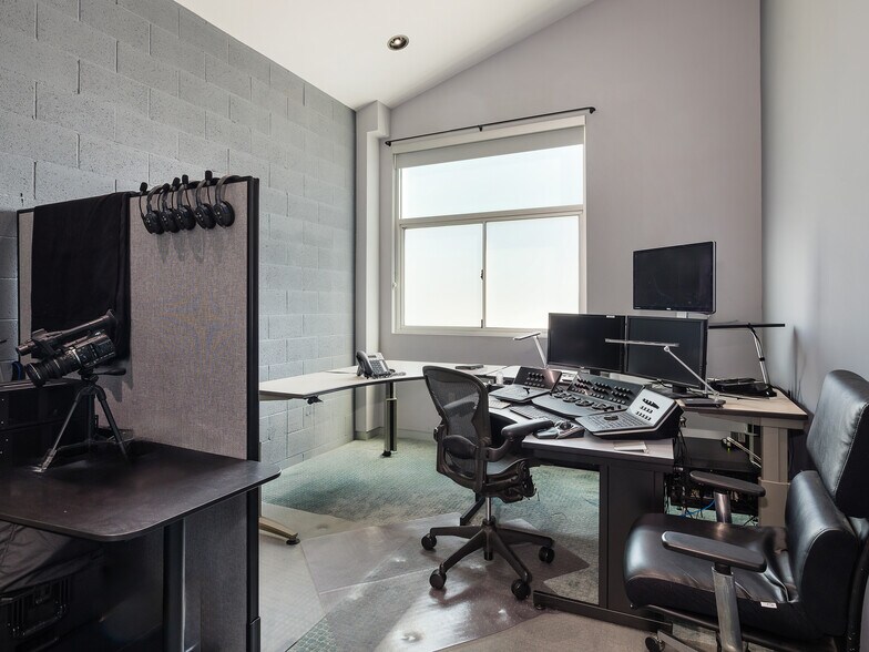 More Photos Of 130 Penn St, El Segundo Loft Creative Space For Sale