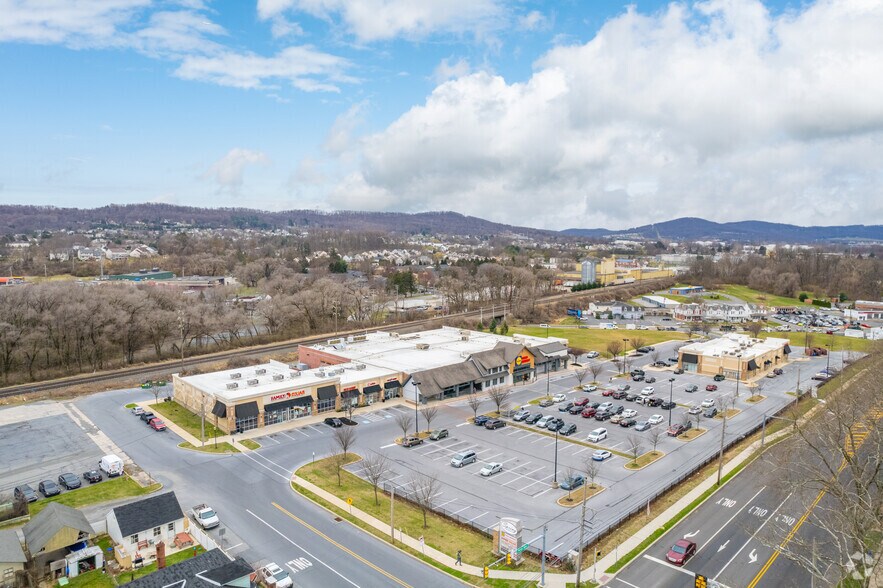 More Photos Of 3564 Penn Ave, Sinking Spring Unknown For Lease