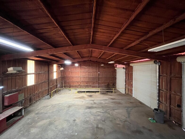 More Photos Of 2306 E Broadway St, Sweetwater Truck Terminal For Lease