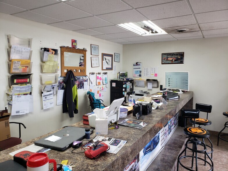 More Photos Of 1114 Valley Rd, Menasha Auto Repair For Sale