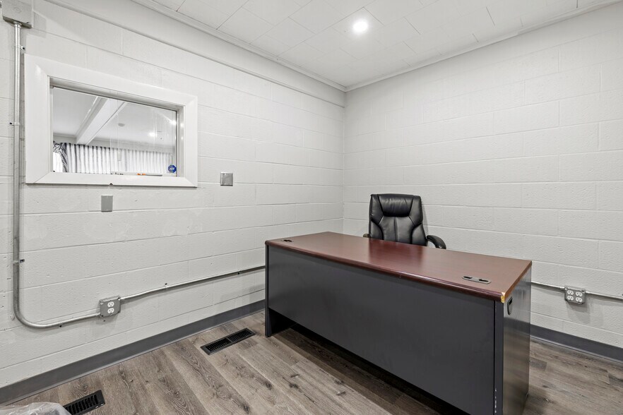 More Photos Of 54 Winthrop St, Taunton Office For Sale