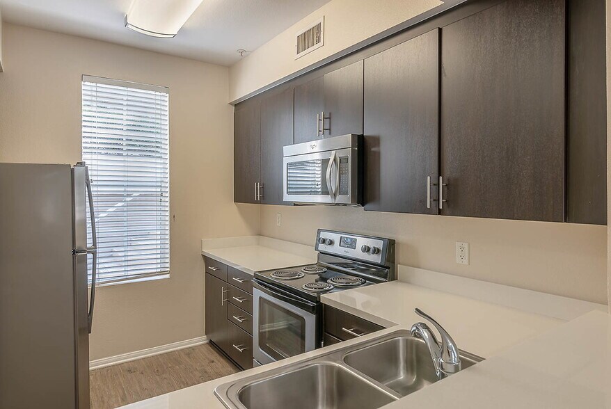 More Photos Of 31 E MacArthur Crescent Dr, Santa Ana Apartments For Lease