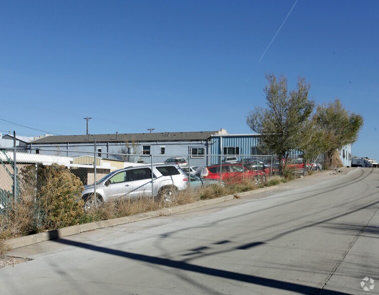 More Photos Of 410 Orchard St, Golden Light Manufacturing For Lease