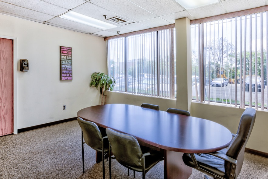 More Photos Of 110 Bi County Blvd, Farmingdale Light Distribution For Lease