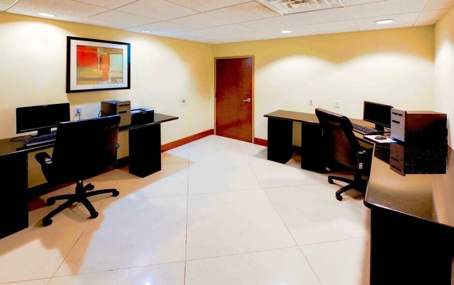 More Photos Of 1323 E King Ave, Kingsland Hotel For Sale