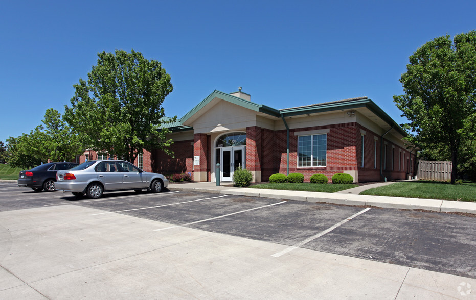 Primary Photo Of 11301 Ash St, Leawood Medical For Sale