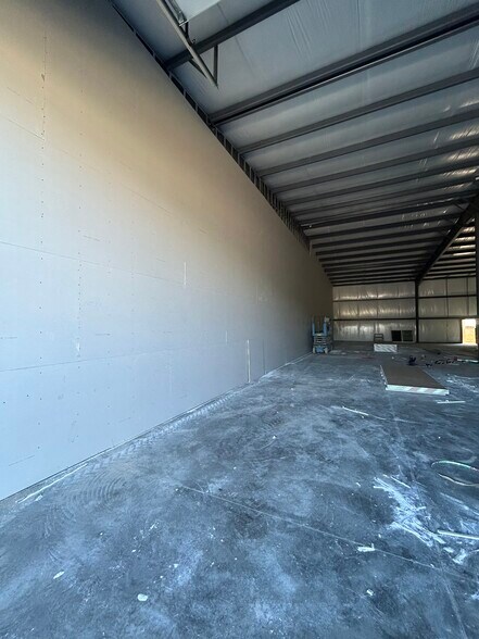 More Photos Of 954 Ort Ln, Merlin Industrial For Lease