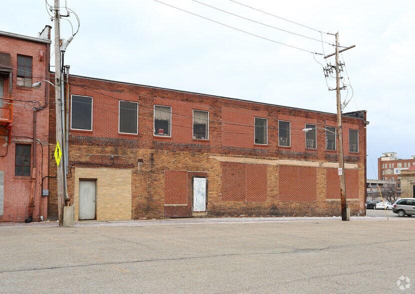 More Photos Of 15-17 N Broadway St, Akron General Retail For Sale