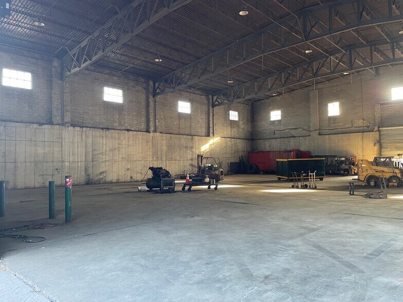 More Photos Of 9410 Merrick Blvd, Jamaica Warehouse For Lease