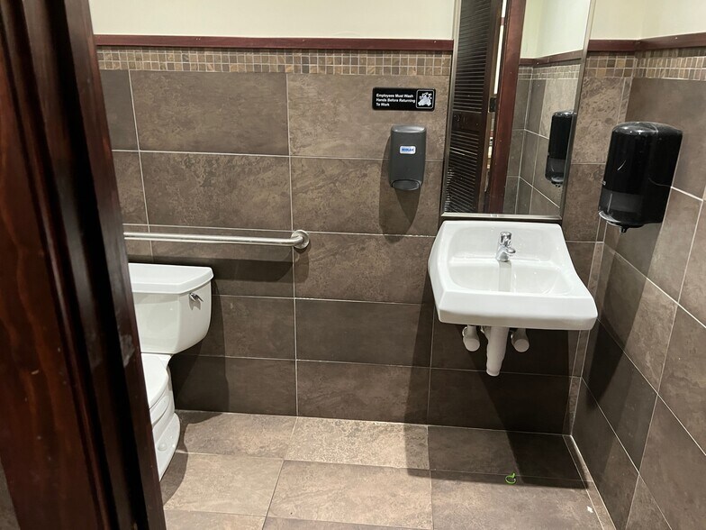 More Photos Of 3750 Hamilton Blvd, Allentown General Retail For Sale