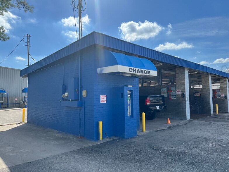 Primary Photo Of 1006 1st St E, Humble Carwash For Sale