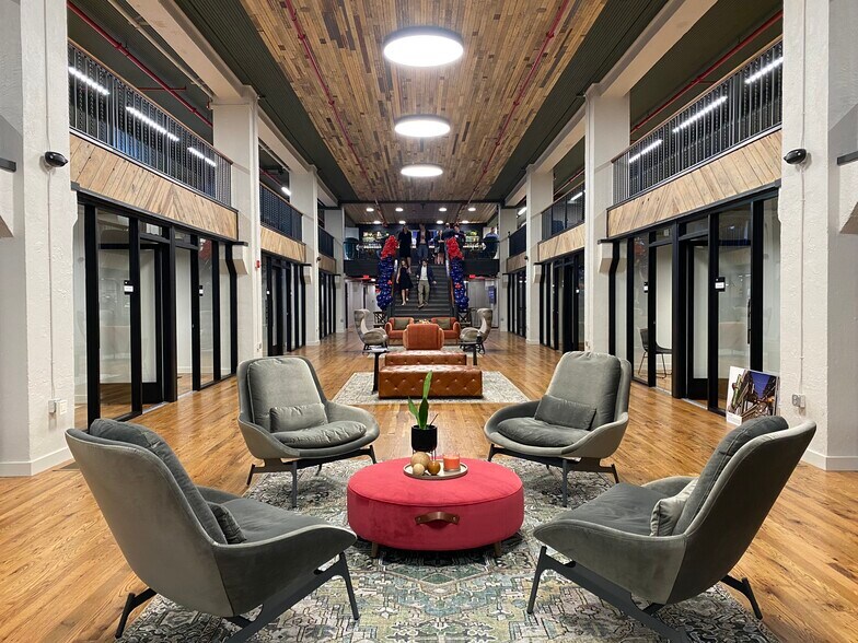 More Photos Of 115 Clinton Ave E, Huntsville Office For Lease