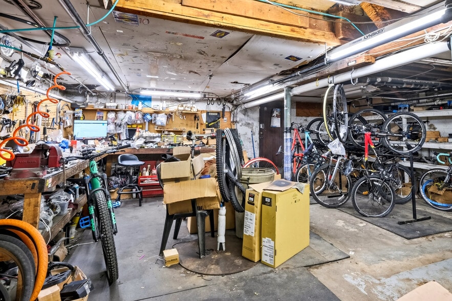 More Photos Of 272 Broadway, Bethpage General Retail For Sale