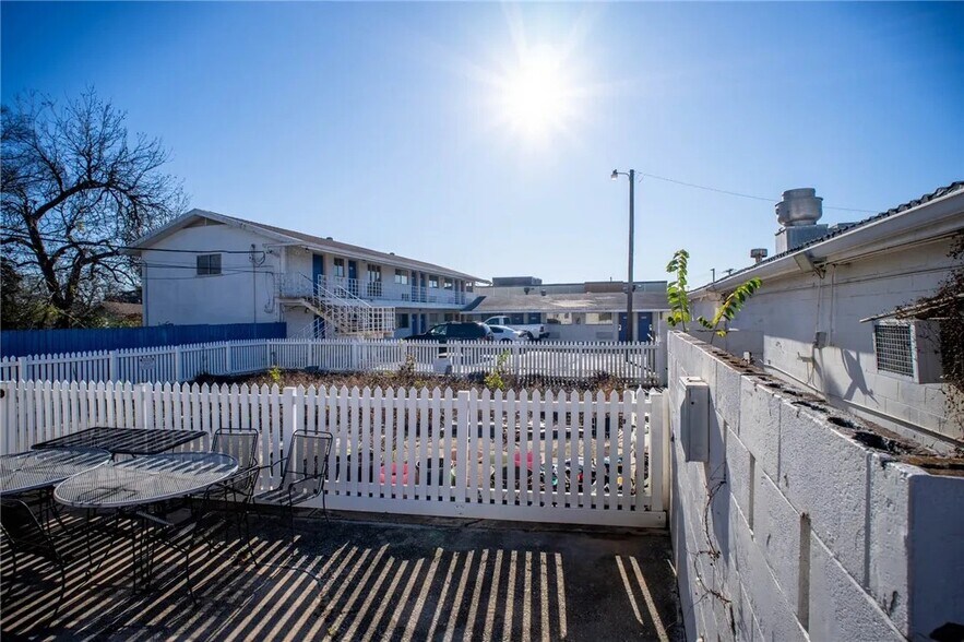 More Photos Of 520 S Jackson St, Jacksonville Hotel For Sale