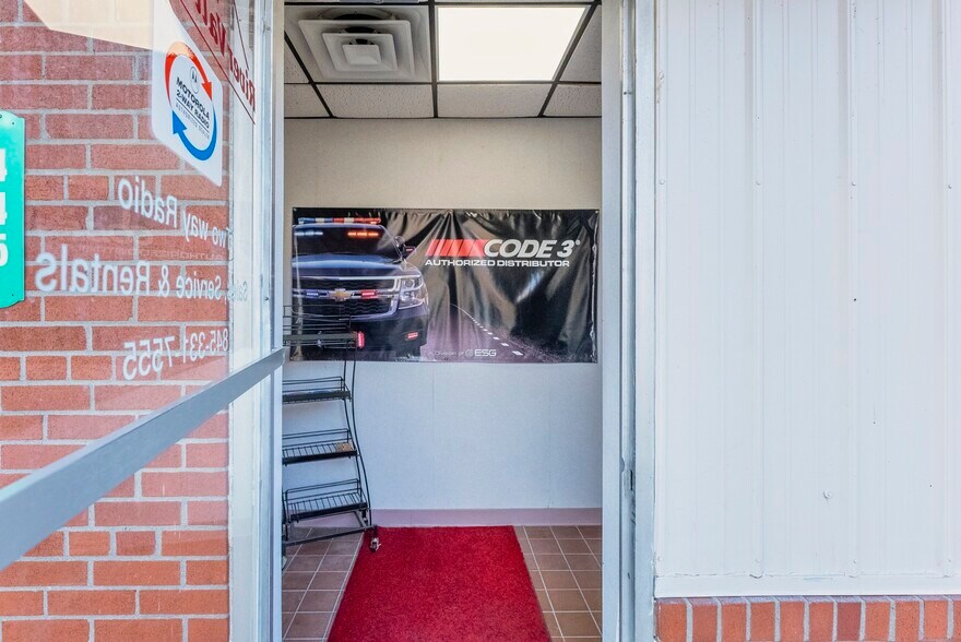 More Photos Of 447 Broadway, Ulster Park Office For Sale