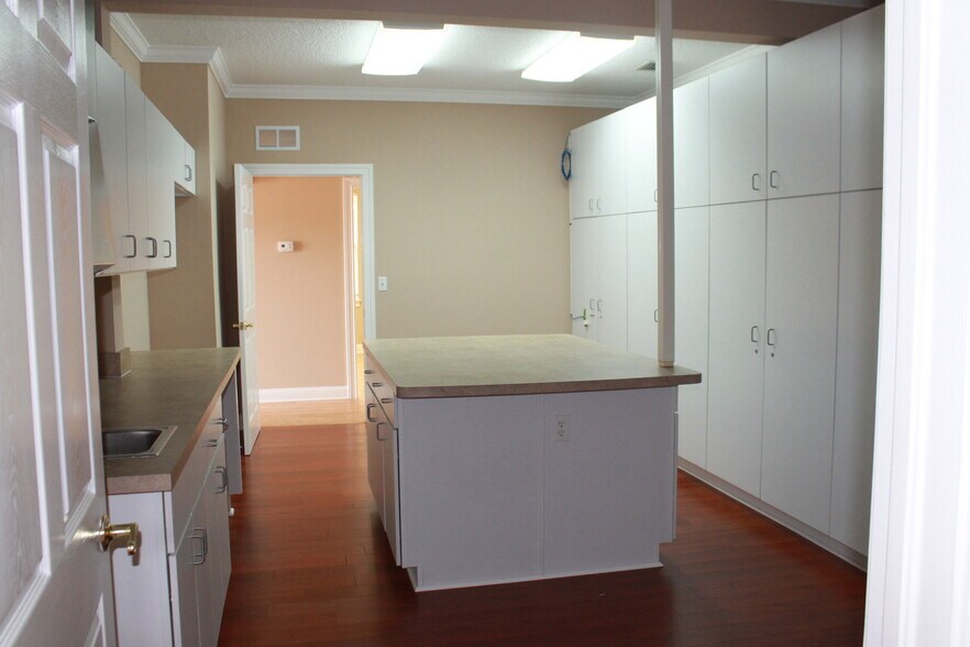 More Photos Of 6817 Southpoint Pky, Jacksonville Office For Sale