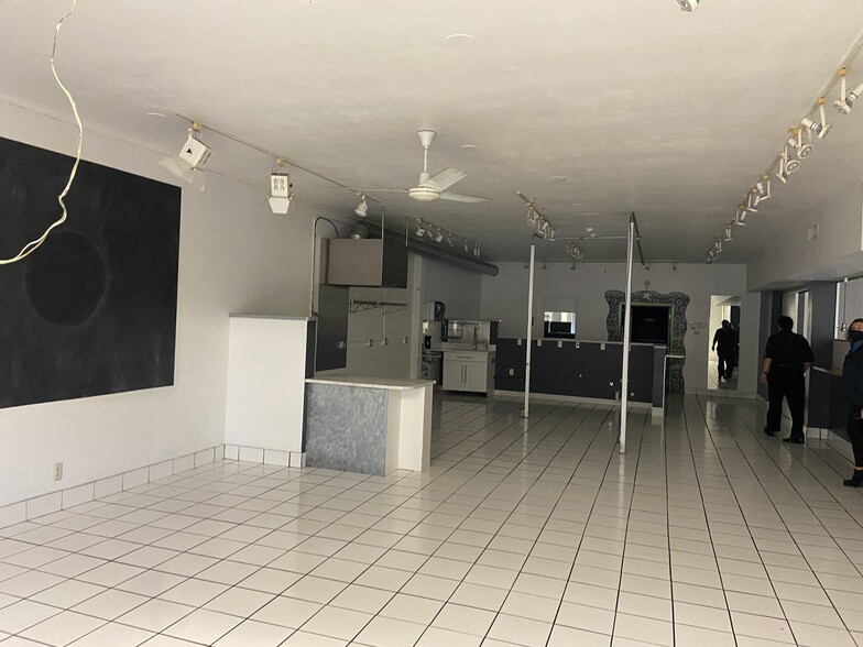 More Photos Of 4446 Main St, Snyder Storefront Retail Office For Lease