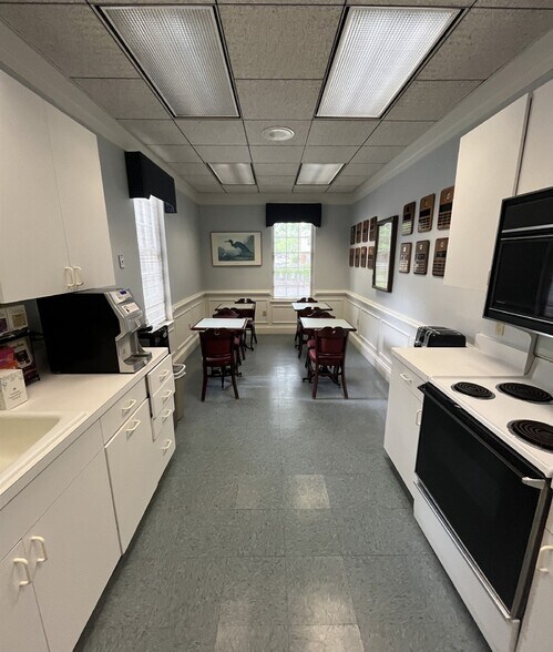 More Photos Of 801 Virginia Village Dr, Glen Allen Office For Sale