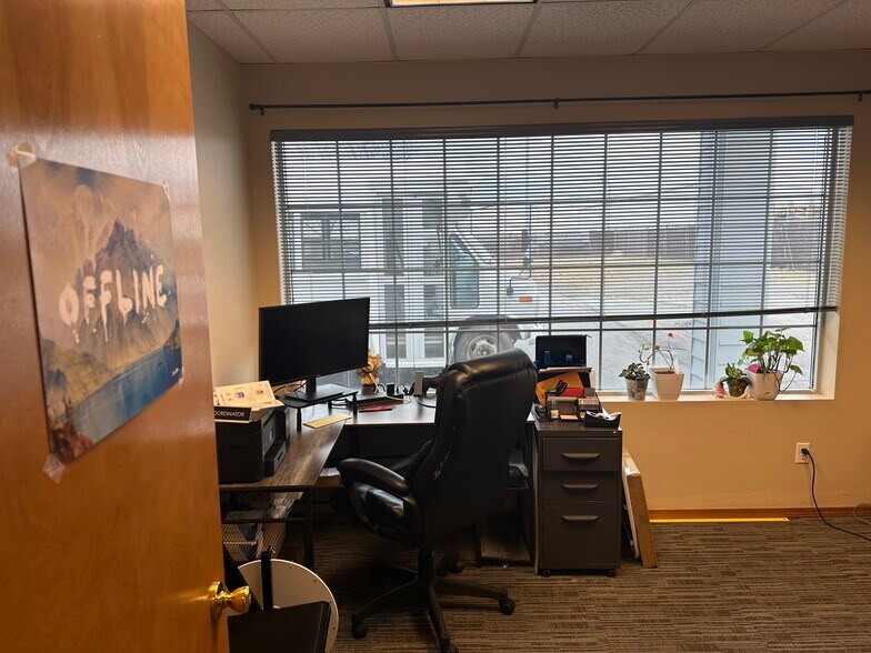 More Photos Of 4015 W Clearwater Ave, Kennewick Office For Sale