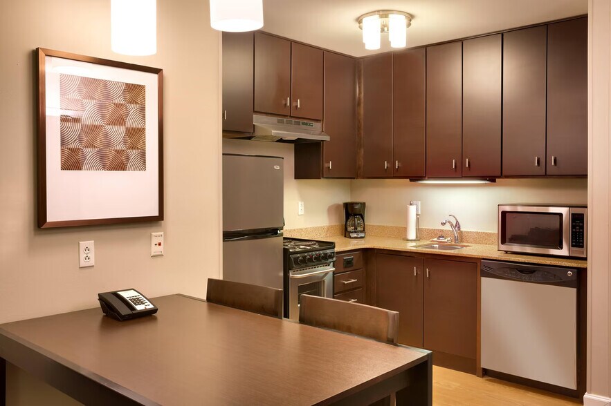 More Photos Of 10865 W Dodge Rd, Omaha Hotel For Sale