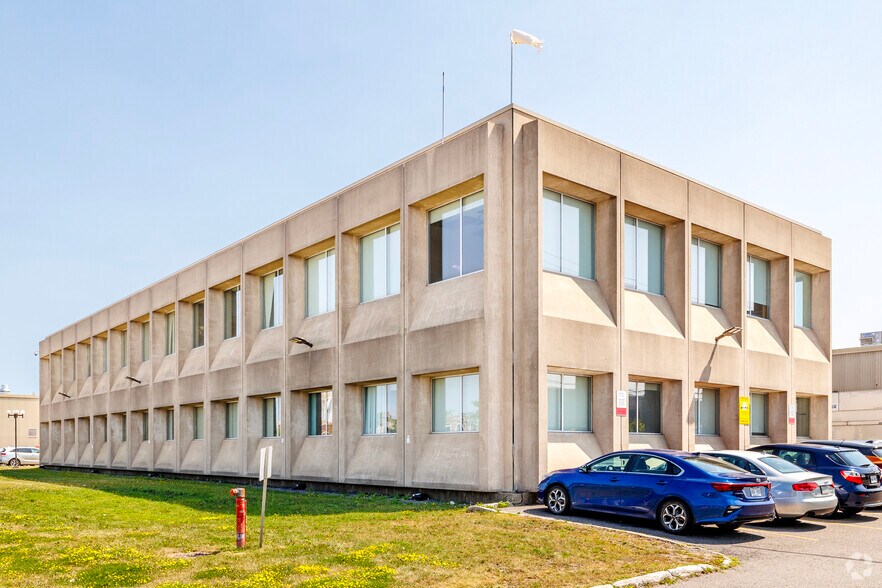 Primary Photo Of 3720 Boul Thimens, Montréal Manufacturing For Lease