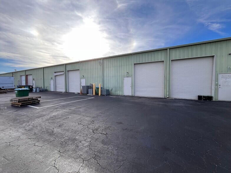 More Photos Of 11000 Metro Pky, Fort Myers Warehouse For Sale